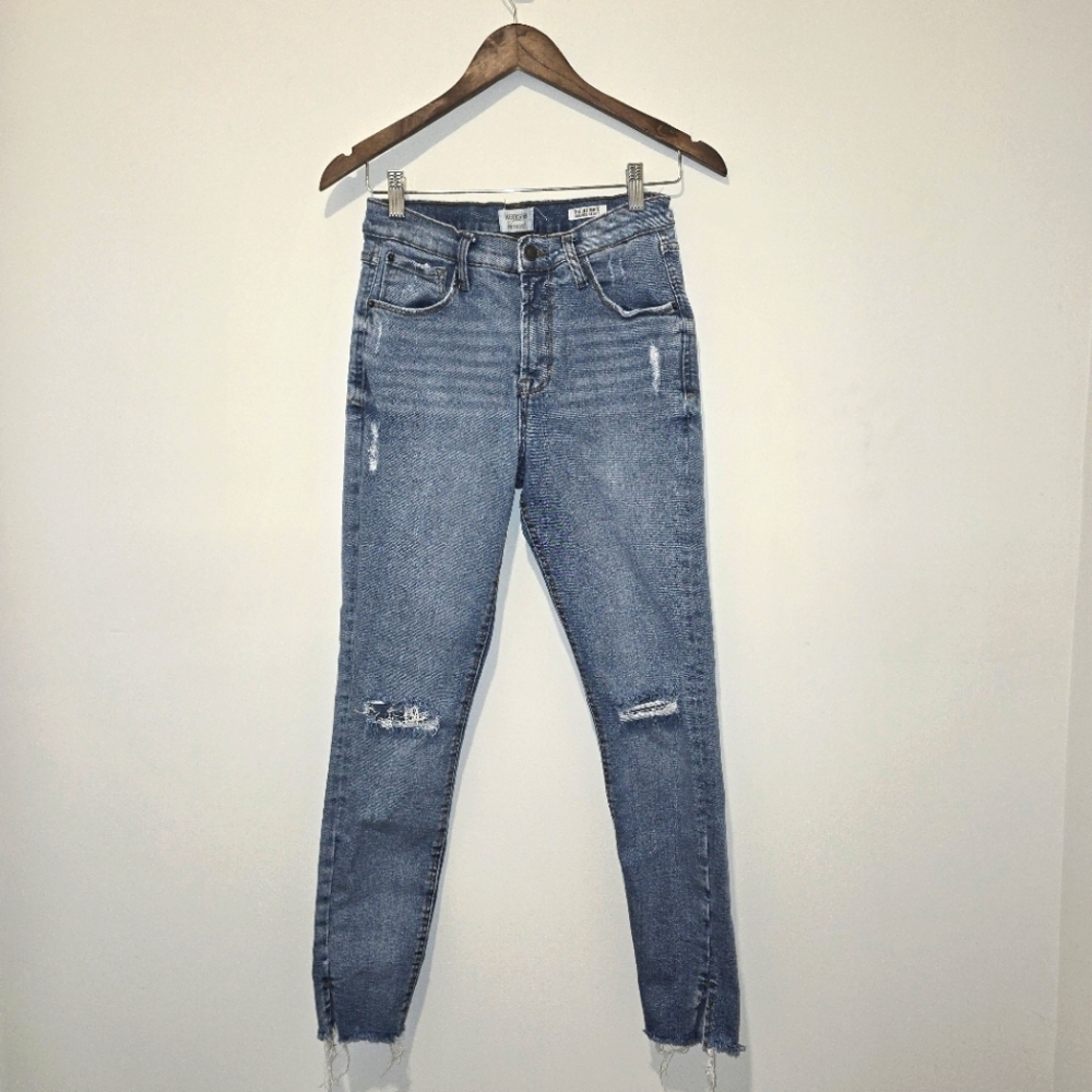 Kensie Women's Blue Distressed Jeans Size 6/28
